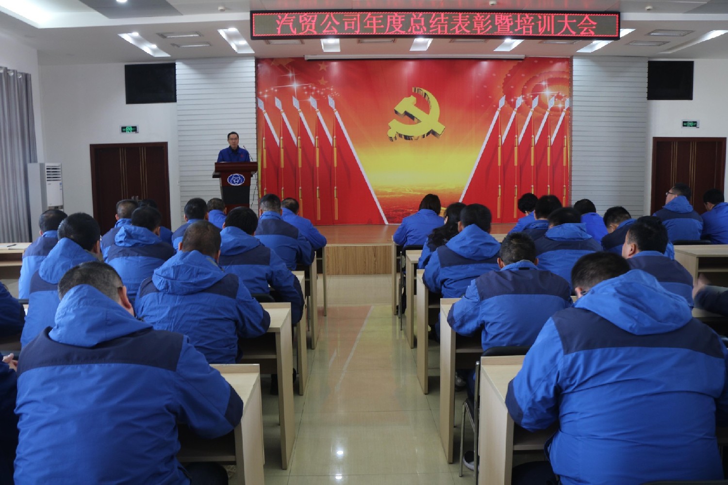 湖北三環(huán)防水沖鋒衣定做